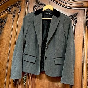 Woman’s jacket and suit pant set by 7th Avenue New York and company